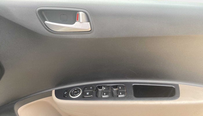 2018 Hyundai Grand i10 ASTA 1.2 KAPPA VTVT, Petrol, Manual, 1,00,977 km, Driver Side Door Panels Control