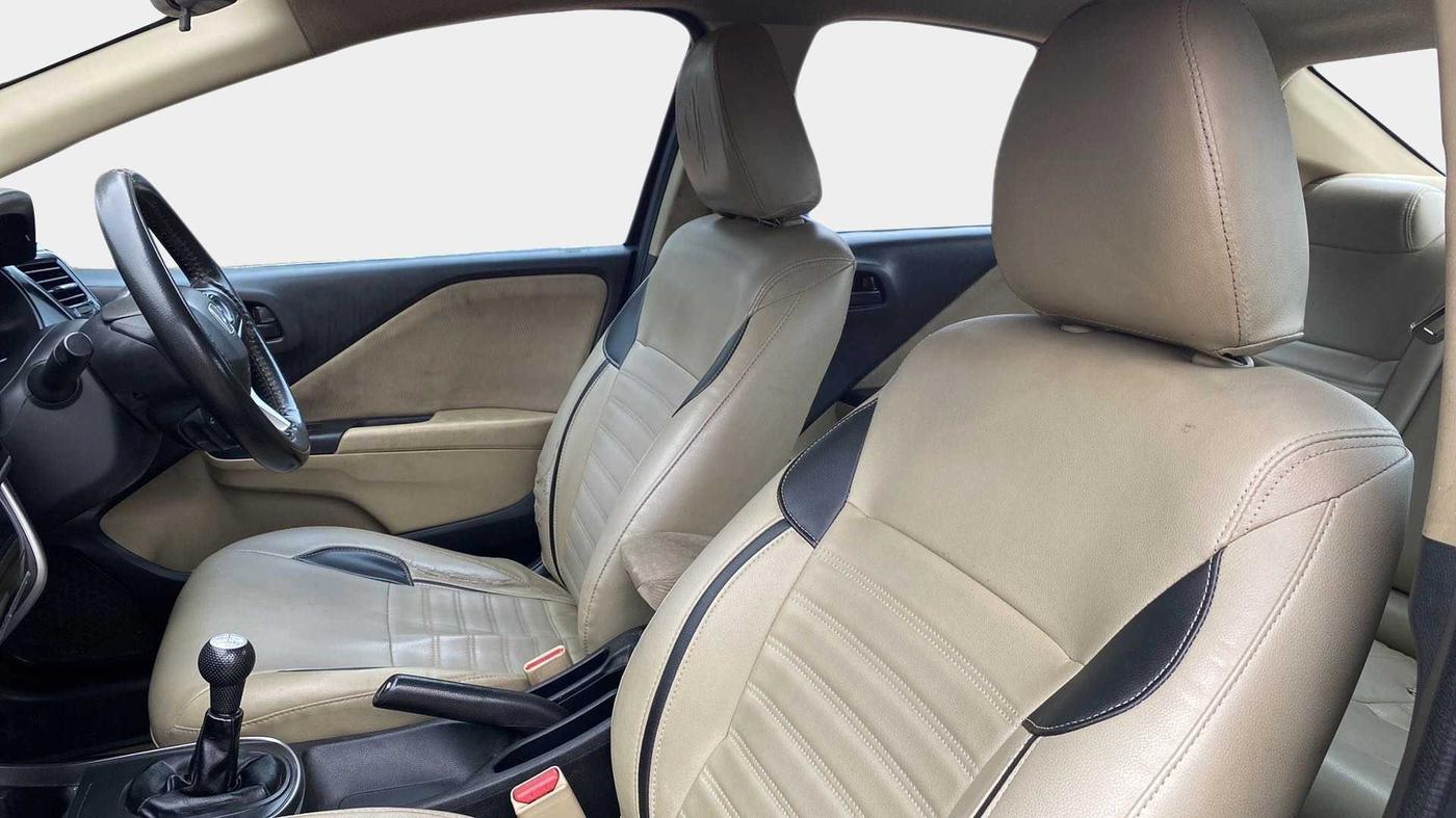 2014 Honda City 1.5L I-DTEC SV, Diesel, Manual, 1,02,813 km, Right Side Front Door Cabin