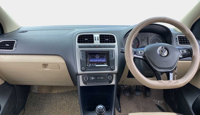 2016 Volkswagen Ameo HIGHLINE1.2L, Petrol, Manual, 96,487 km, Dashboard