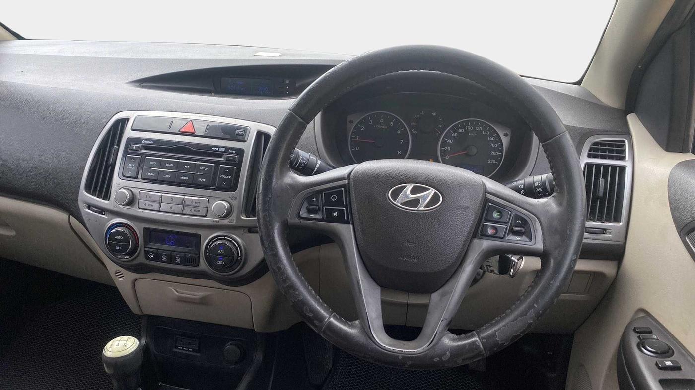 2013 Hyundai i20 SPORTZ 1.2, Petrol, Manual, 68,551 km, Steering Wheel Close Up