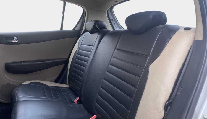 2013 Hyundai i20 SPORTZ 1.2, Petrol, Manual, 68,551 km, Right Side Rear Door Cabin
