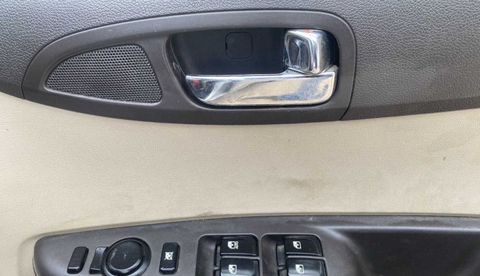 2013 Hyundai i20 SPORTZ 1.2, Petrol, Manual, 68,551 km, Right front window switch / handle - Minor damage