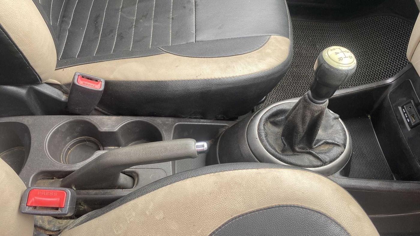 2013 Hyundai i20 SPORTZ 1.2, Petrol, Manual, 68,551 km, Gear Lever