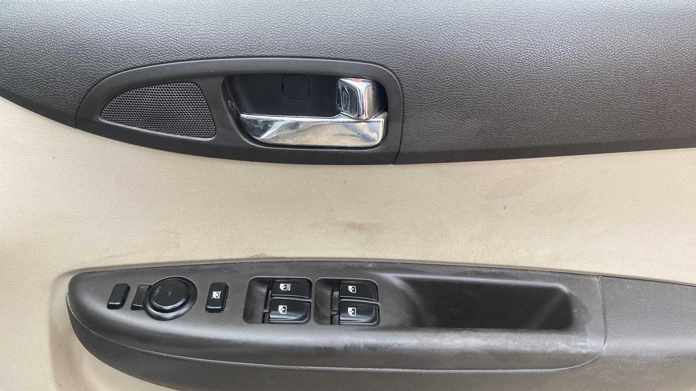 2013 Hyundai i20 SPORTZ 1.2, Petrol, Manual, 68,551 km, Driver Side Door Panels Control