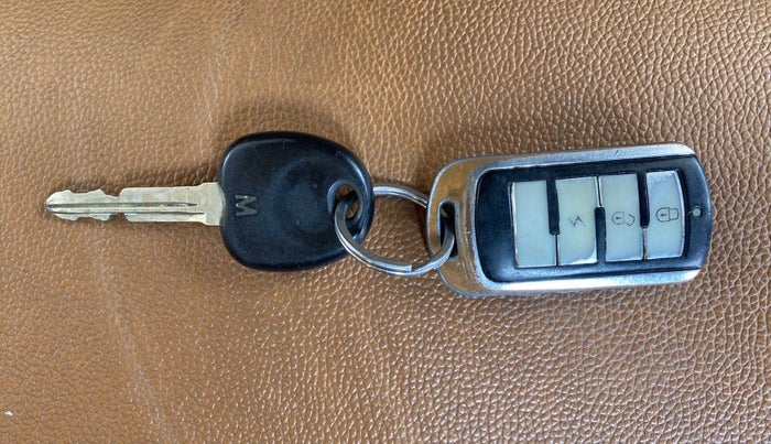 2019 Hyundai Eon ERA +, CNG, Manual, 84,673 km, Lock system - Remote key not working