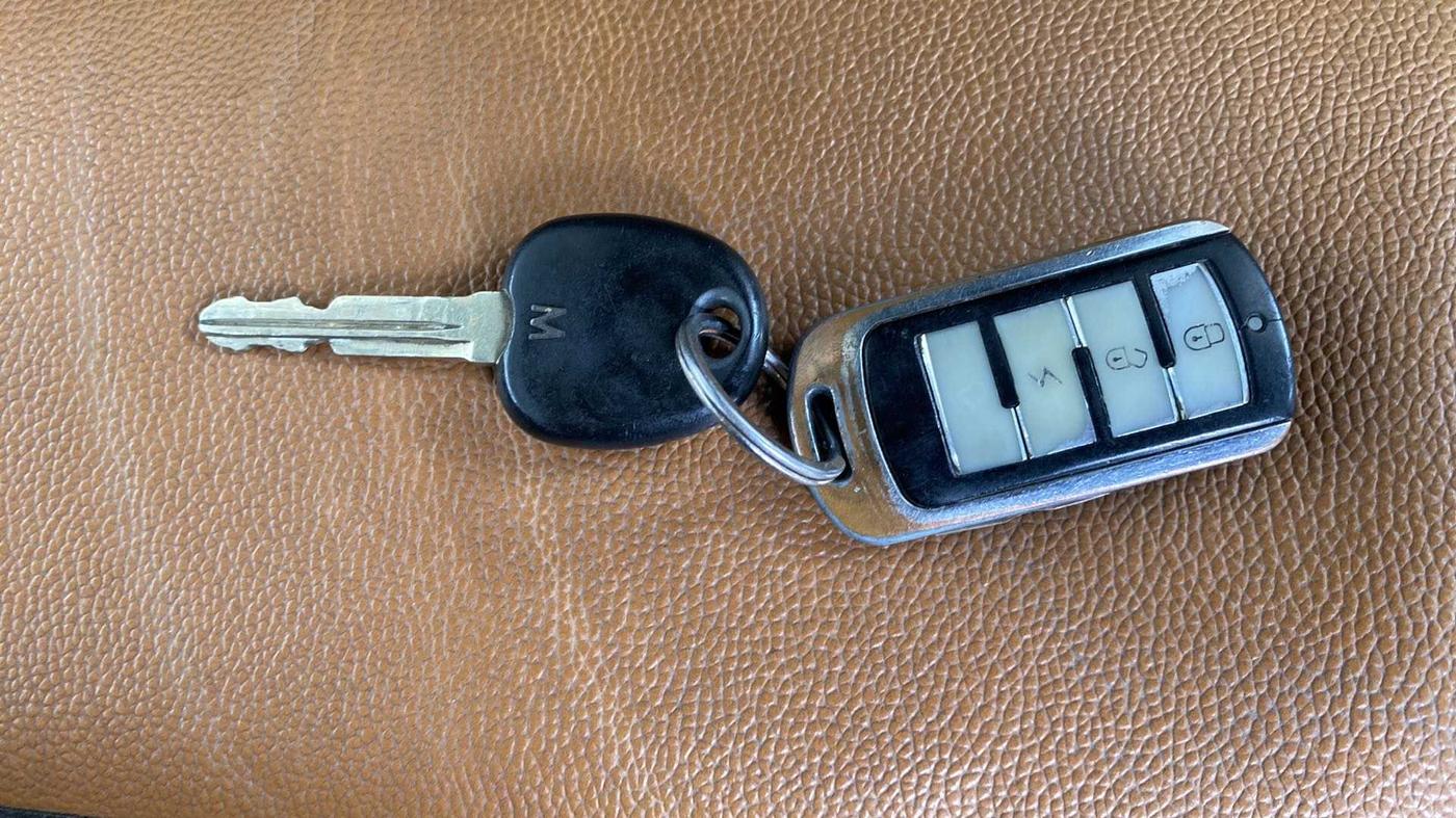 2019 Hyundai Eon ERA +, CNG, Manual, 84,673 km, Key Close Up