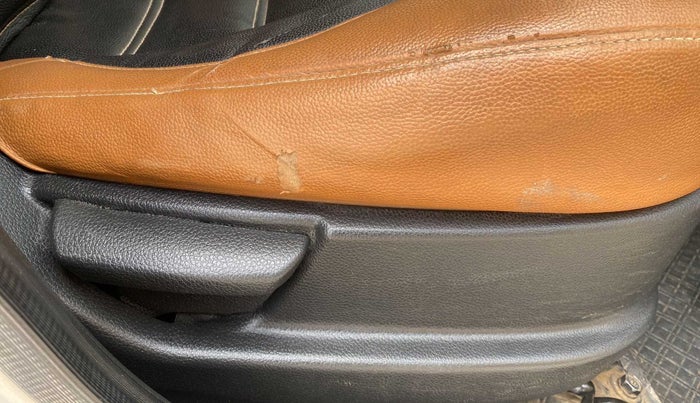 2019 Hyundai Eon ERA +, CNG, Manual, 84,673 km, Driver Side Adjustment Panel