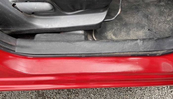 2014 Maruti Swift VDI, Diesel, Manual, 82,105 km, Right A pillar - Slightly rusted