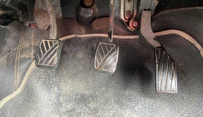 2014 Maruti Swift VDI, Diesel, Manual, 82,105 km, Pedals