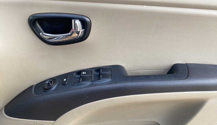 2010 Hyundai i10 MAGNA 1.2, Petrol, Manual, 56,065 km, Driver Side Door Panels Control