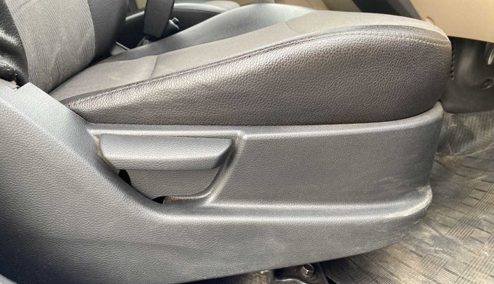 2014 Hyundai Eon MAGNA +, Petrol, Manual, 32,370 km, Driver Side Adjustment Panel
