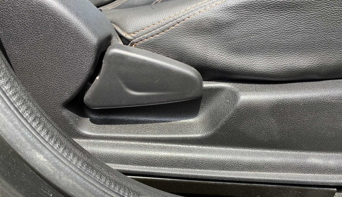 2019 Renault Kwid CLIMBER 1.0 AMT, Petrol, Automatic, 46,678 km, Driver Side Adjustment Panel
