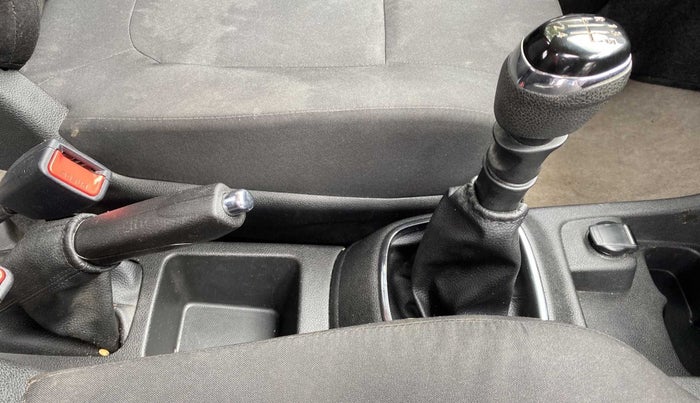 2018 Renault Kwid RXT 1.0 (O), Petrol, Manual, 25,121 km, Gear Lever