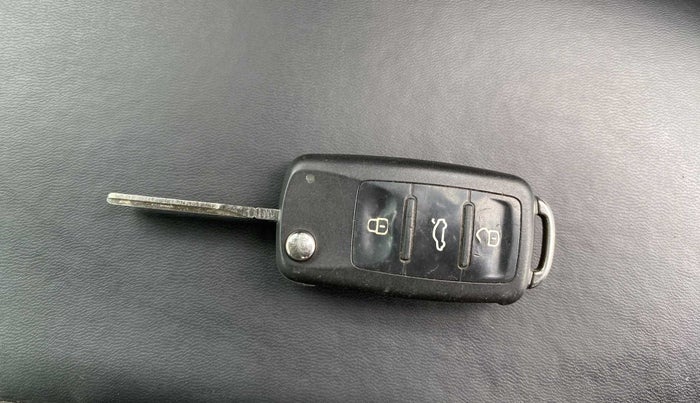 2020 Volkswagen Polo HIGHLINE PLUS 1.0L TSI, Petrol, Manual, 43,719 km, Key Close Up