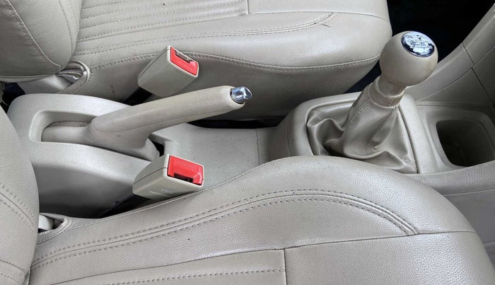 2016 Maruti Swift Dzire VXI, CNG, Manual, 1,06,109 km, Gear Lever