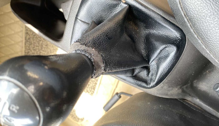 2018 Hyundai Eon ERA +, Petrol, Manual, 43,571 km, Gear lever - Boot cover slightly torn