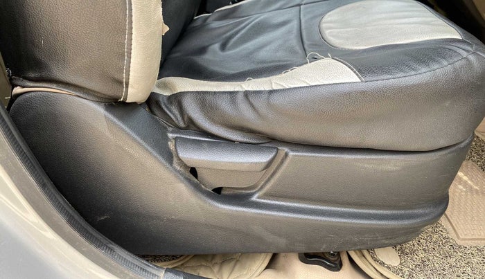 2018 Hyundai Eon ERA +, Petrol, Manual, 43,571 km, Driver Side Adjustment Panel