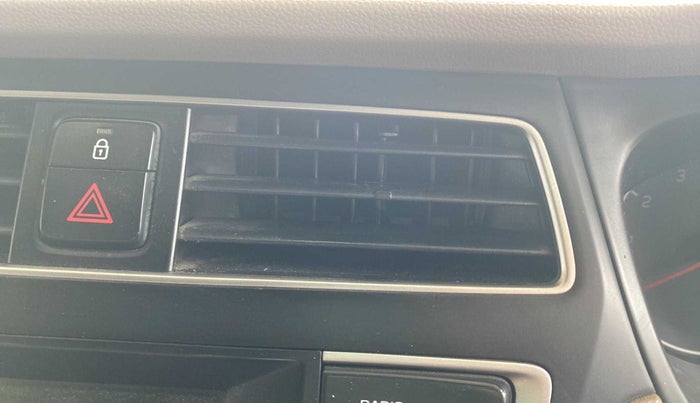 2018 Hyundai Elite i20 SPORTZ 1.2, Petrol, Manual, 98,616 km, AC Unit - Front vent has minor damage