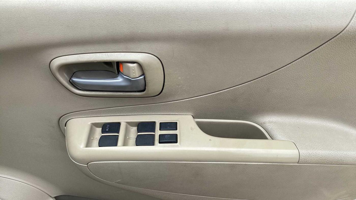 2013 Maruti A Star VXI (ABS) AT, Petrol, Automatic, 1,15,483 km, Driver Side Door Panels Control