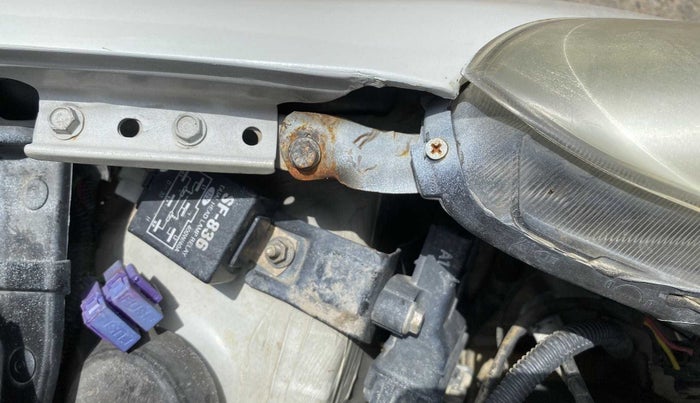 2013 Maruti A Star VXI (ABS) AT, Petrol, Automatic, 1,15,483 km, Left headlight - Clamp has minor damage
