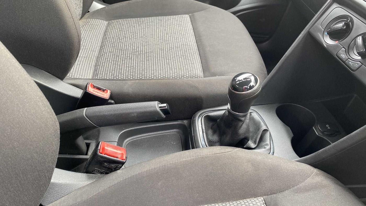 2019 Volkswagen Polo TRENDLINE 1.0L, Petrol, Manual, 25,274 km, Gear Lever