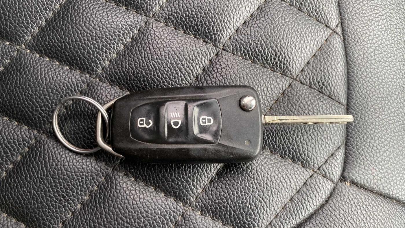 2018 Tata NEXON XT PETROL, Petrol, Manual, 49,327 km, Key Close Up