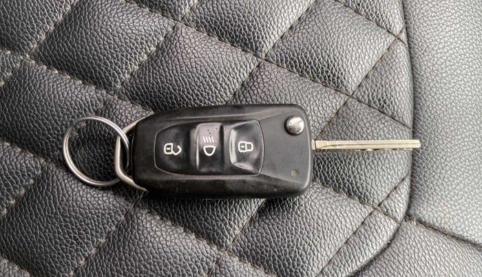 2018 Tata NEXON XT PETROL, Petrol, Manual, 49,327 km, Key Close Up