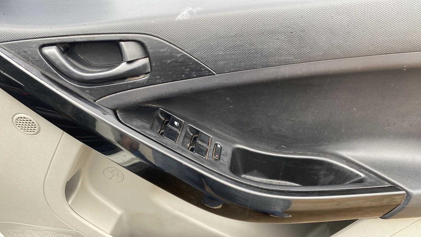 2018 Tata NEXON XT PETROL, Petrol, Manual, 49,327 km, Driver Side Door Panels Control
