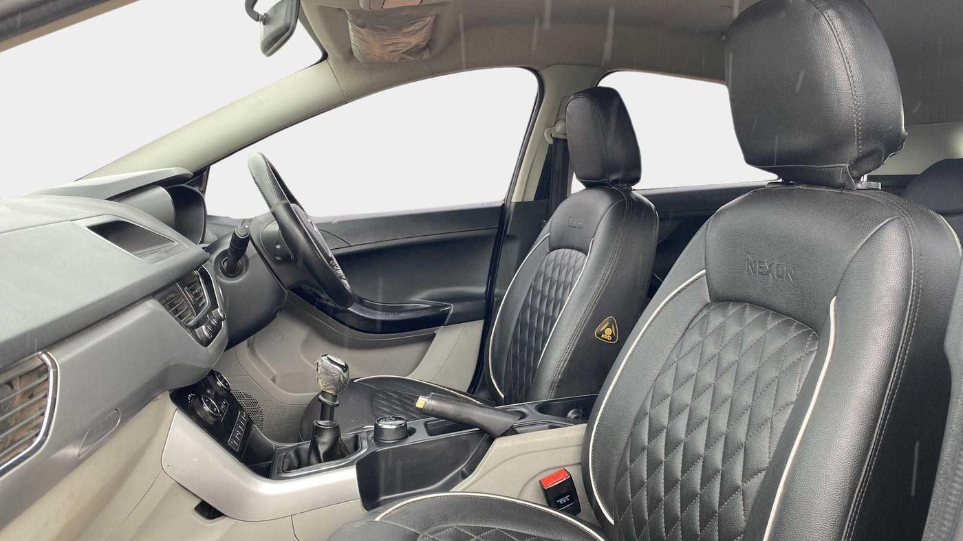 2018 Tata NEXON XT PETROL, Petrol, Manual, 49,327 km, Right Side Front Door Cabin