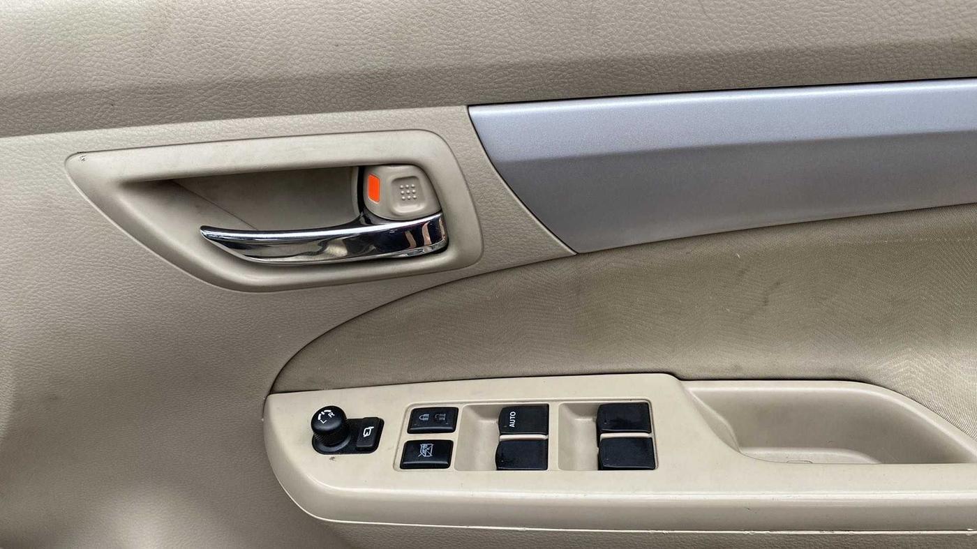 2016 Maruti Ertiga VXI, Petrol, Manual, 48,539 km, Driver Side Door Panels Control