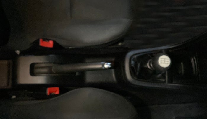 2014 Maruti Swift VXI, Petrol, Manual, 80,580 km, Gear Lever