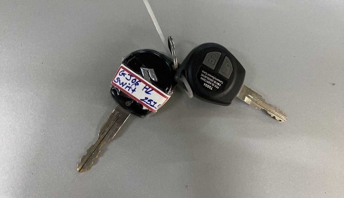 2014 Maruti Swift VXI, Petrol, Manual, 80,580 km, Key Close Up