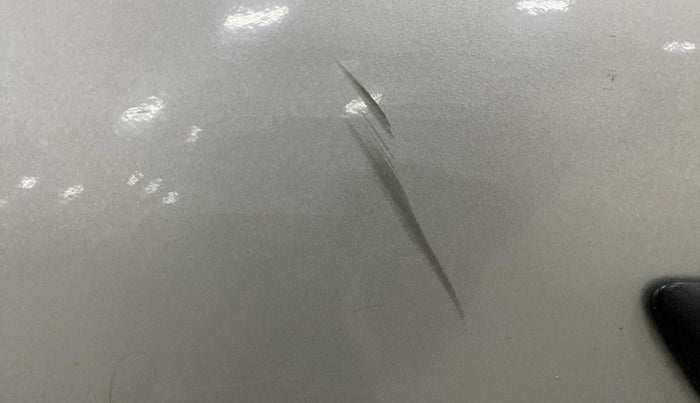 2014 Maruti Swift VXI, Petrol, Manual, 80,580 km, Right rear door - Minor scratches