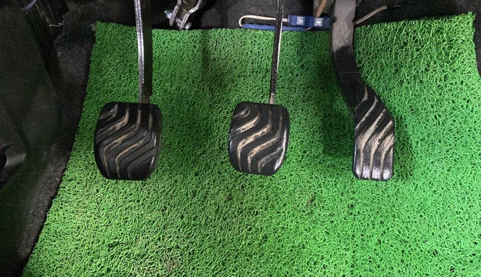 2017 Renault Kwid RXT 1.0 (O), Petrol, Manual, 42,912 km, Pedals