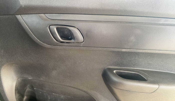 2017 Renault Kwid RXT 1.0 (O), Petrol, Manual, 42,912 km, Driver Side Door Panels Control