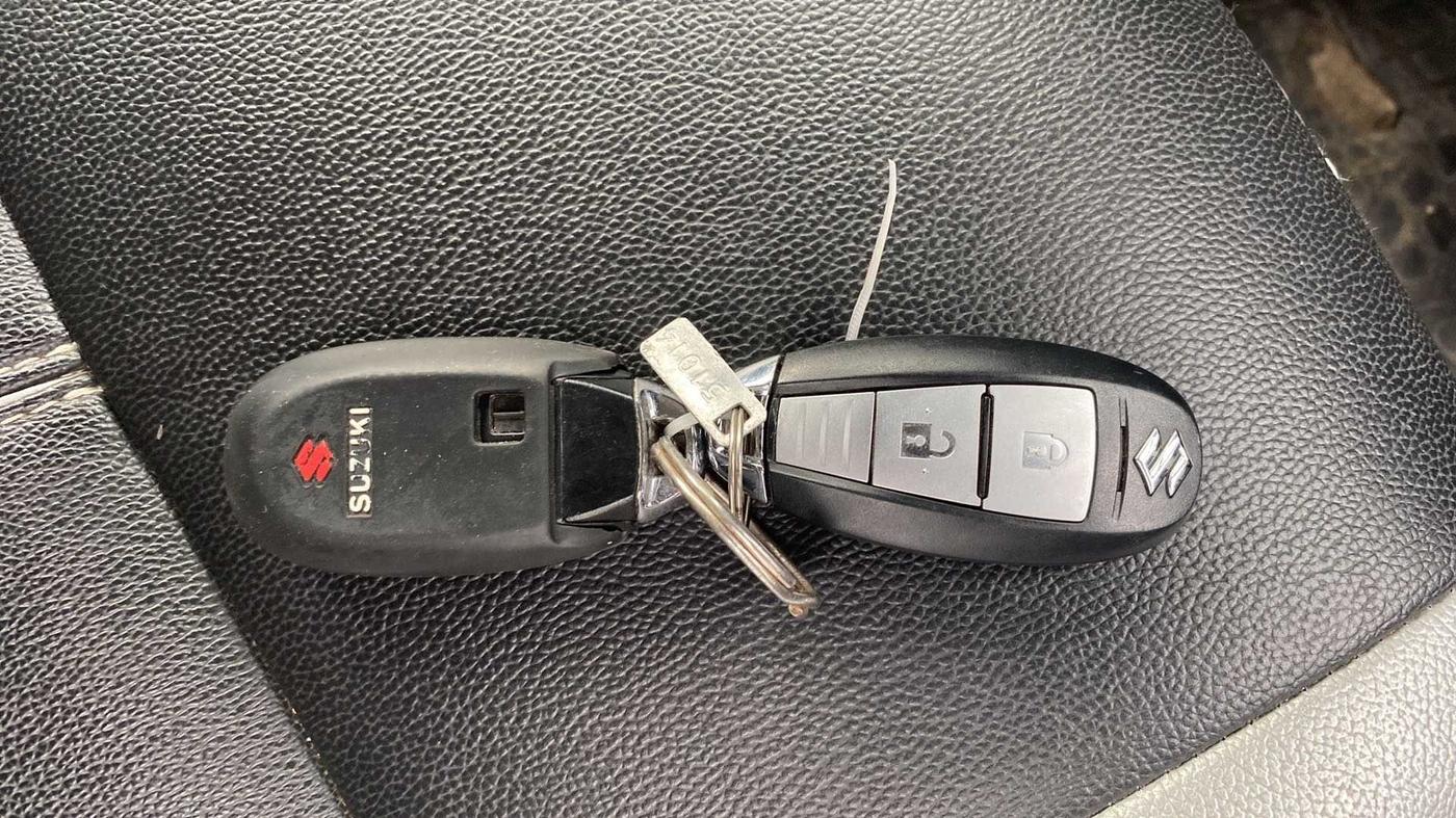 2016 Maruti Swift ZXI, Petrol, Manual, 64,824 km, Key Close Up