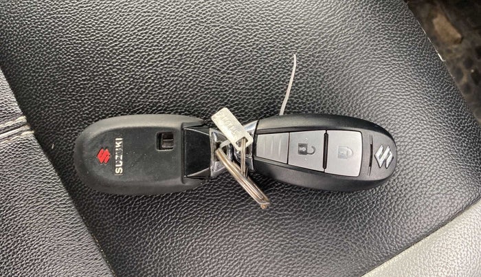 2016 Maruti Swift ZXI, Petrol, Manual, 64,824 km, Key Close Up