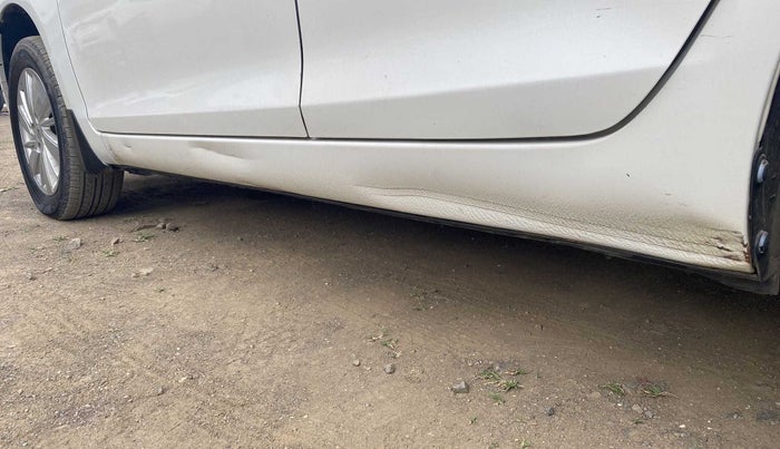 2016 Maruti Swift ZXI, Petrol, Manual, 64,824 km, Left running board - Slightly dented