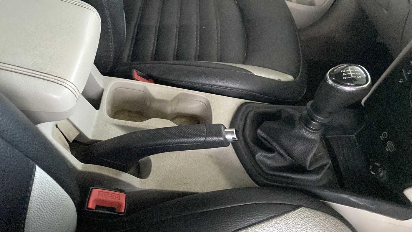 2019 Mahindra XUV300 W6 1.5 DIESEL, Diesel, Manual, 66,656 km, Gear Lever