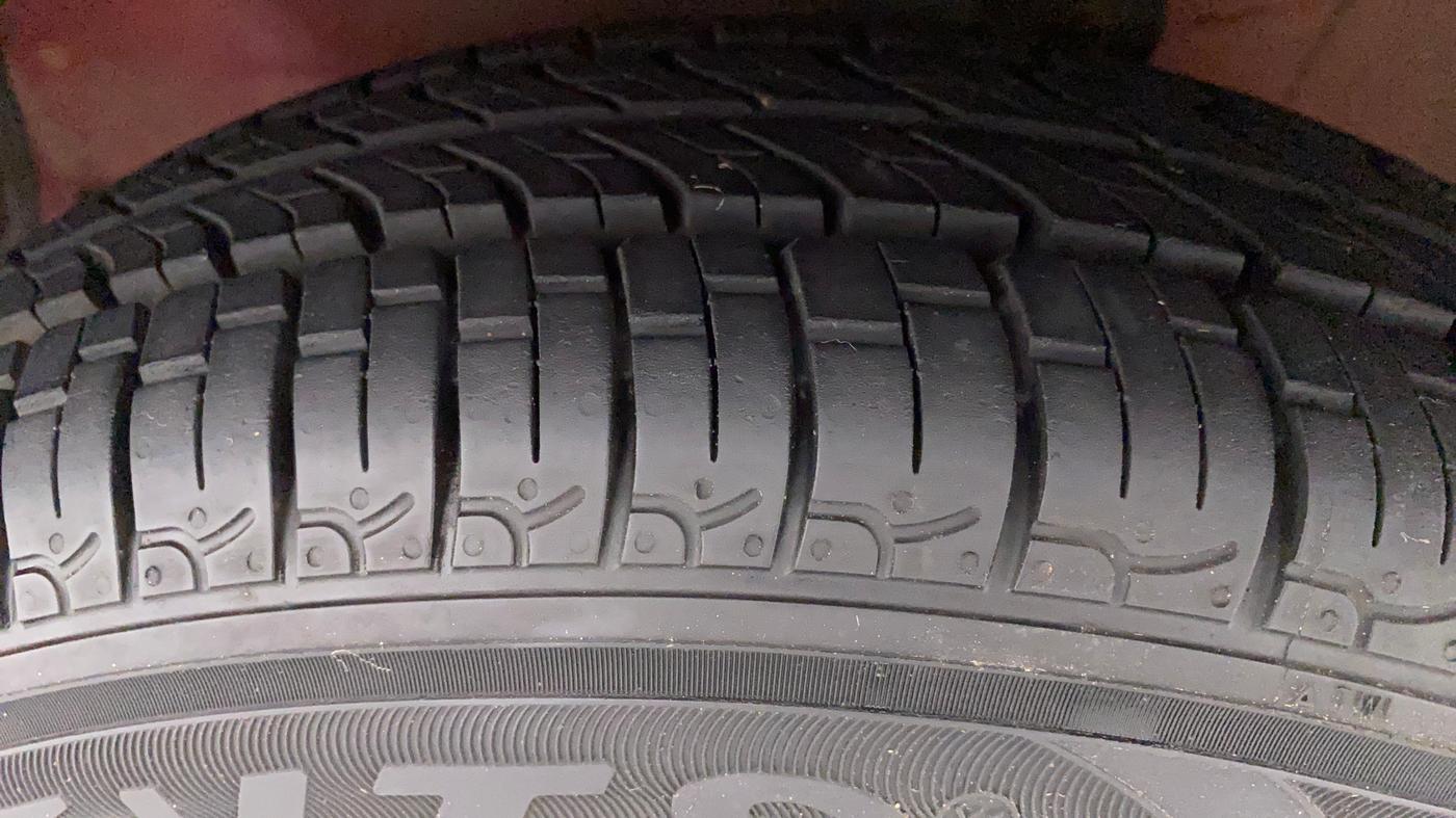 2010 Maruti A Star VXI, Petrol, Manual, 77,954 km, Left Front Tyre Tread