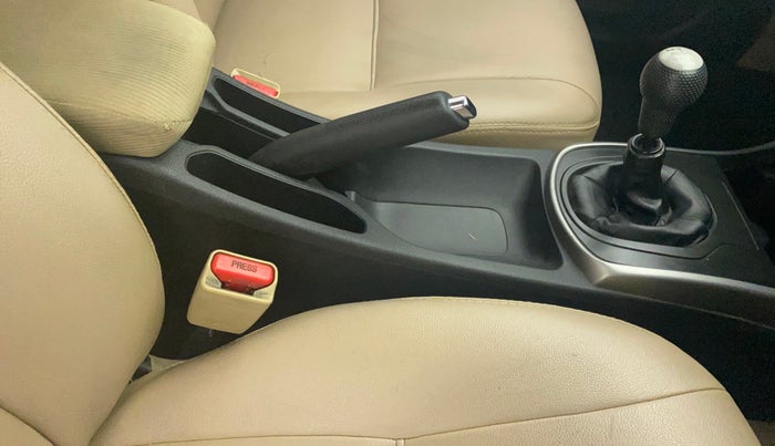 2016 Honda City 1.5L I-VTEC SV, Petrol, Manual, 1,02,004 km, Gear Lever