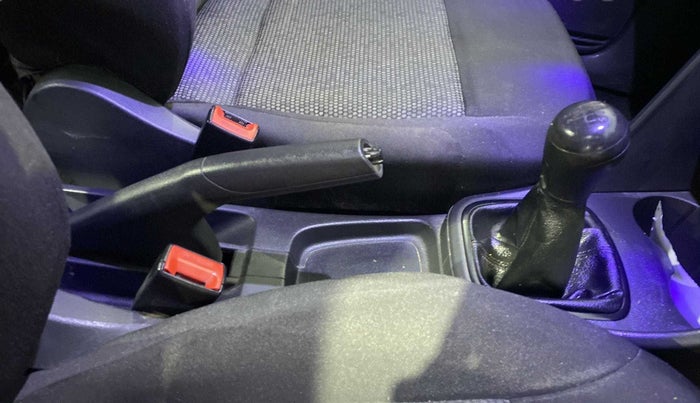 2017 Volkswagen Ameo TRENDLINE 1.2L, CNG, Manual, 70,160 km, Gear Lever