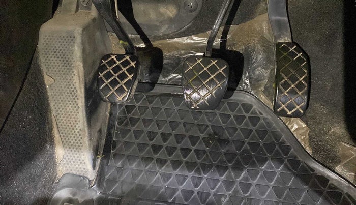 2017 Volkswagen Ameo TRENDLINE 1.2L, CNG, Manual, 70,160 km, Pedals