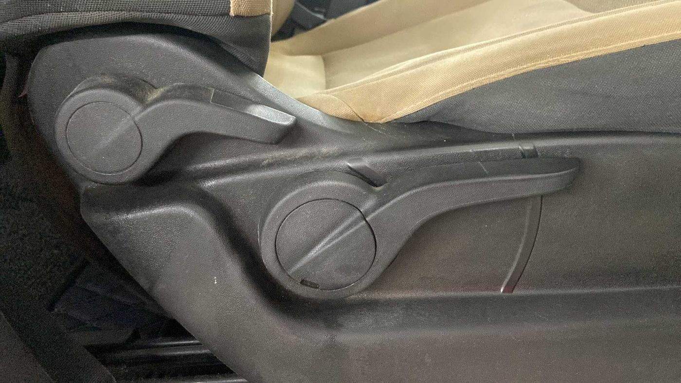 2018 Mahindra XUV500 W9 AT, Diesel, Automatic, 44,913 km, Driver Side Adjustment Panel