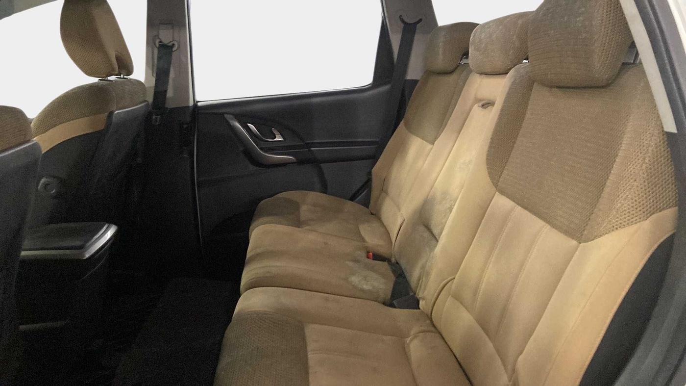 2018 Mahindra XUV500 W9 AT, Diesel, Automatic, 44,913 km, Right Side Rear Door Cabin