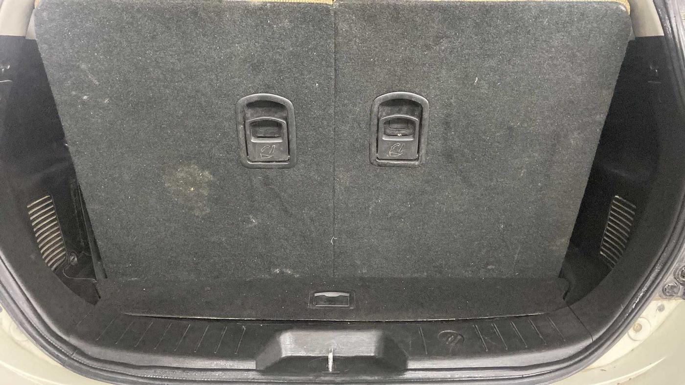 2018 Mahindra XUV500 W9 AT, Diesel, Automatic, 44,913 km, Boot Inside