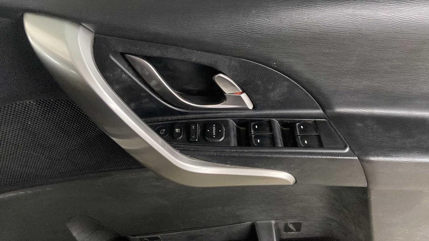 2018 Mahindra XUV500 W9 AT, Diesel, Automatic, 44,913 km, Driver Side Door Panels Control