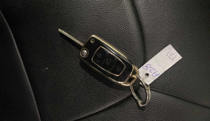 2019 Tata NEXON XM PETROL, Petrol, Manual, 56,232 km, Key Close Up