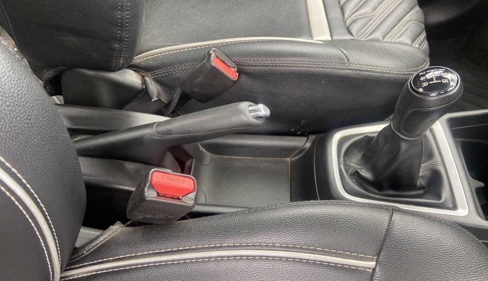 2020 Maruti Swift VXI, Petrol, Manual, 61,433 km, Gear Lever