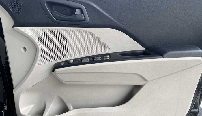 2020 Mahindra XUV300 W6 1.2 PETROL, Petrol, Manual, 34,866 km, Driver Side Door Panels Control